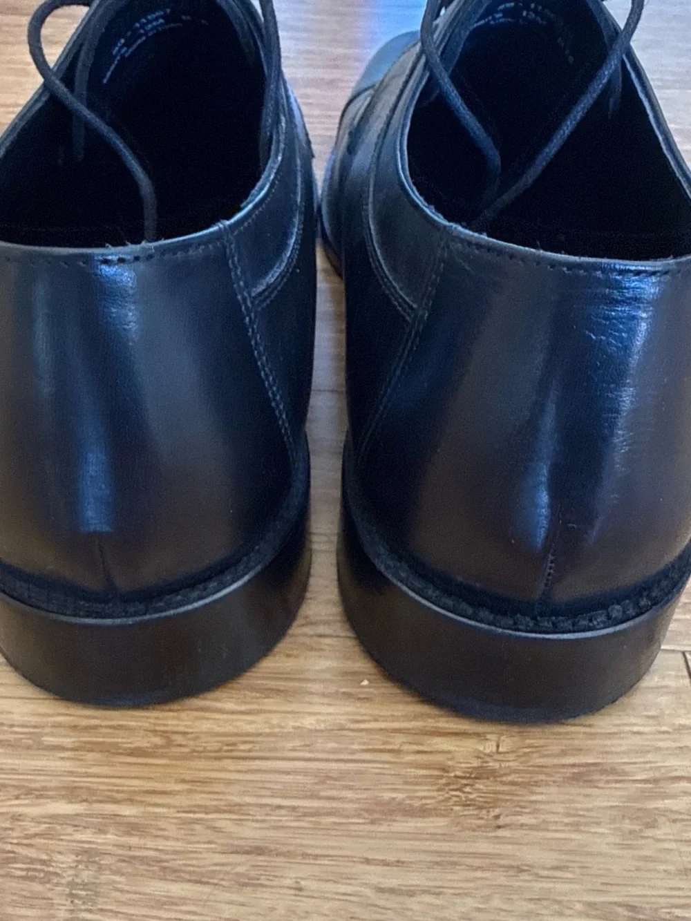 Johnston and Murphy lace up Men's Black Leather Cap-Toe Dress Shoes